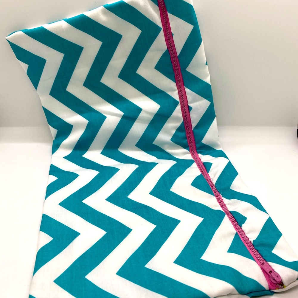 Bag with zipper